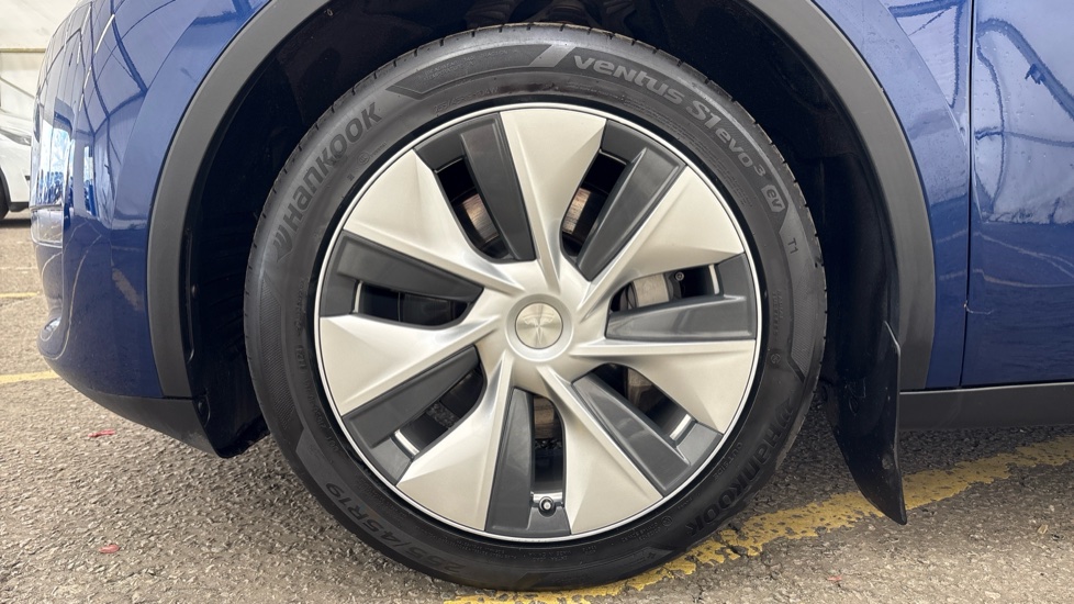 TESLA MODEL Y Image 17