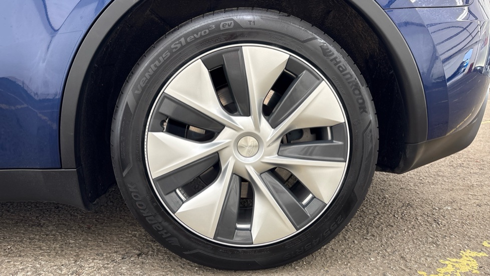 TESLA MODEL Y Image 18