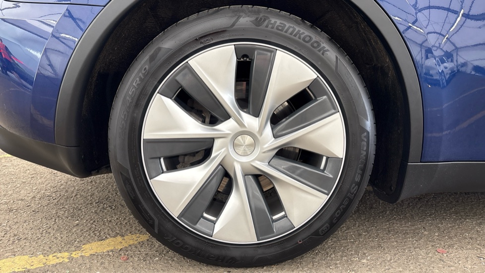 TESLA MODEL Y Image 19