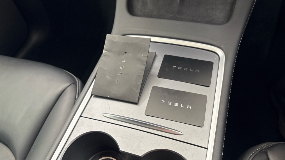 TESLA MODEL Y 2 keys available