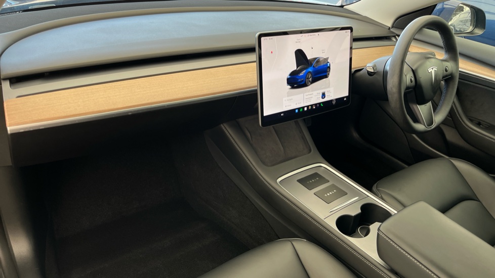 TESLA MODEL 3 Image 10