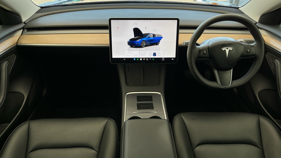 TESLA MODEL 3 Image 11