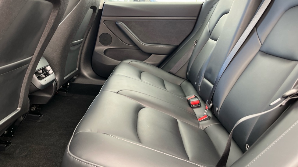 TESLA MODEL 3 Image 14