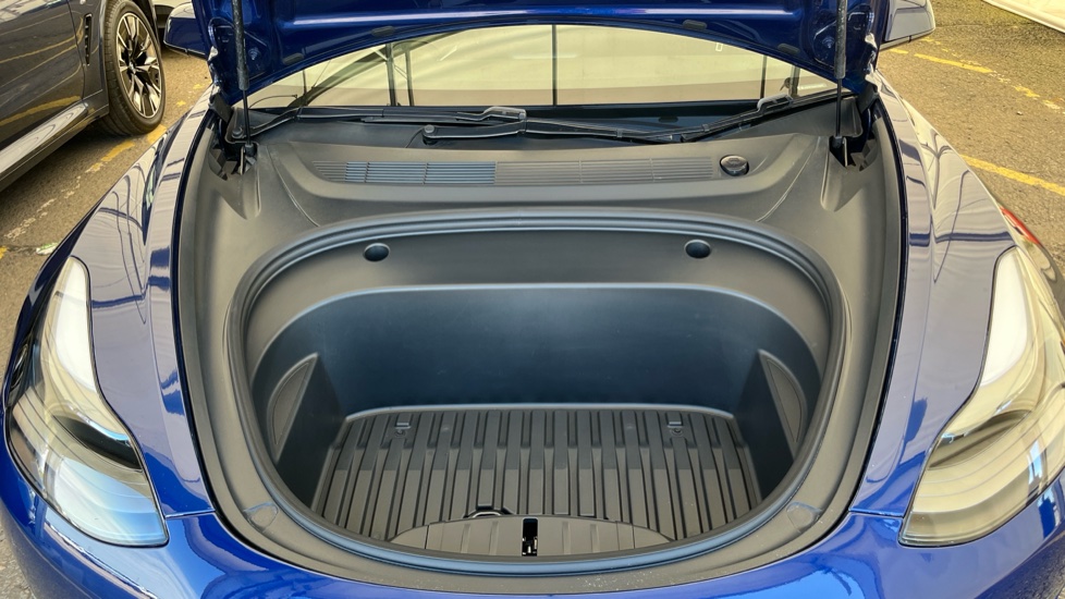 TESLA MODEL 3 Image 16