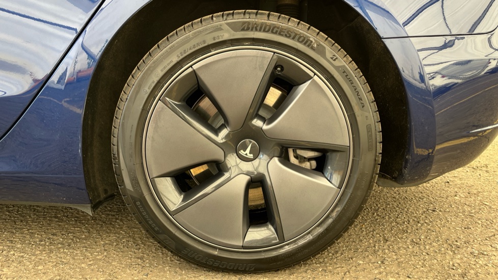 TESLA MODEL 3 Image 18