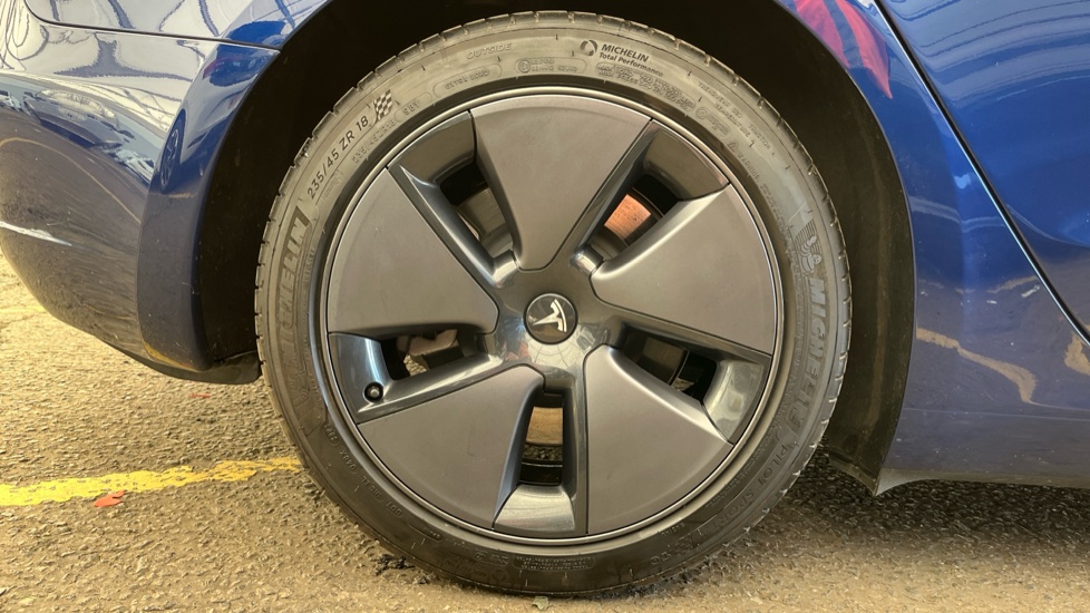 TESLA MODEL 3 Image 19