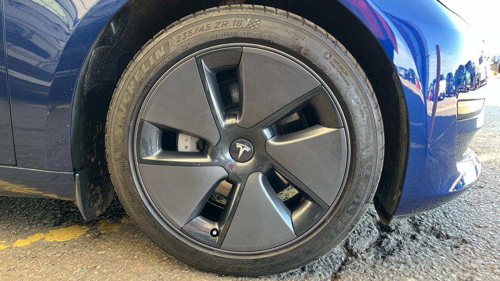TESLA MODEL 3 Image 20