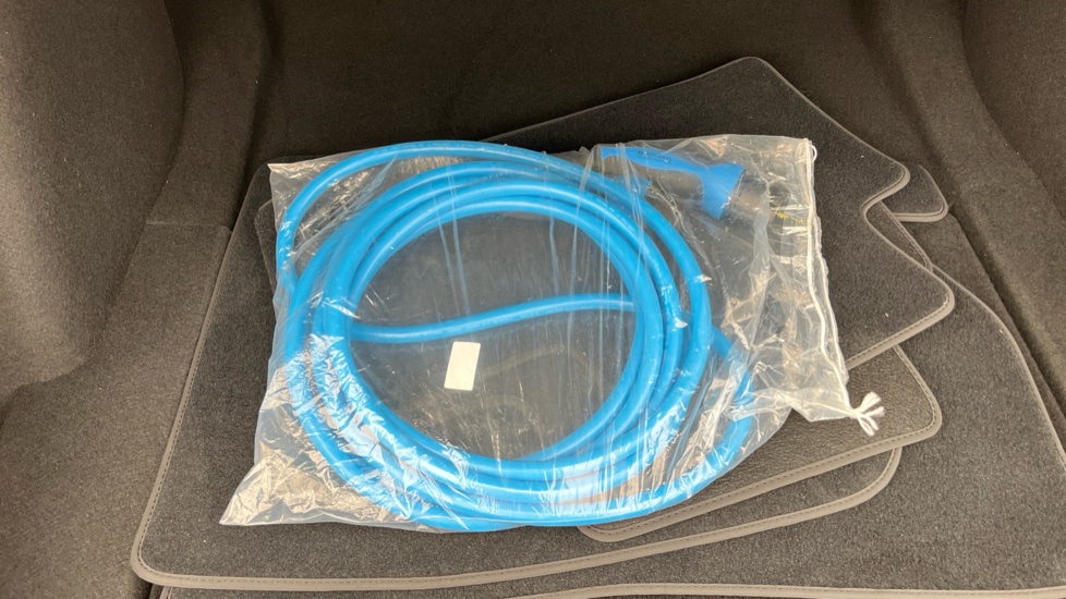 TESLA MODEL 3 Image 22