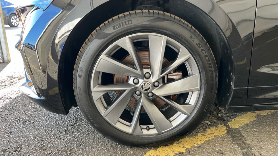 SKODA ENYAQ Image 17