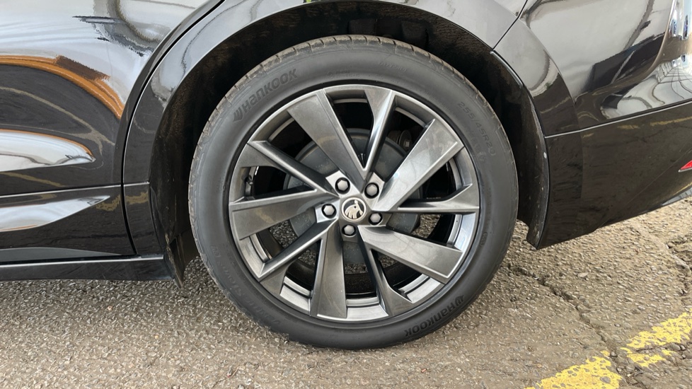 SKODA ENYAQ Image 18