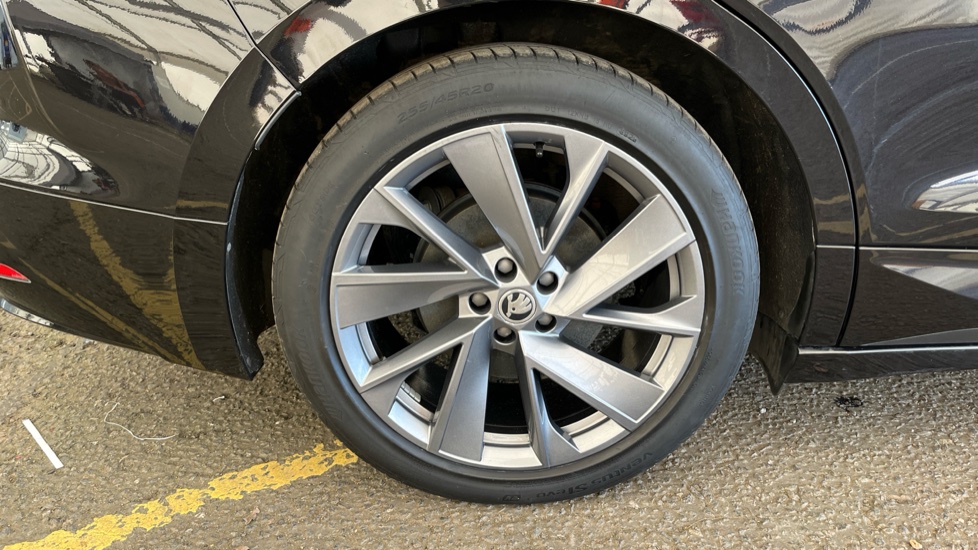SKODA ENYAQ Image 19