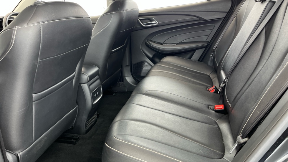 MG MG5 Image 14