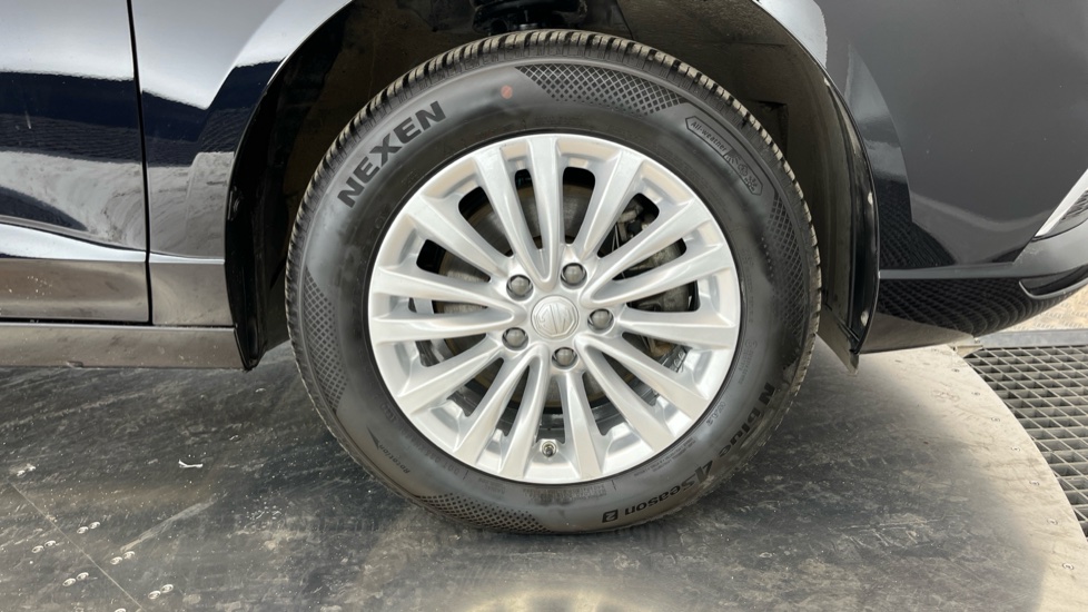 MG MG5 Image 20