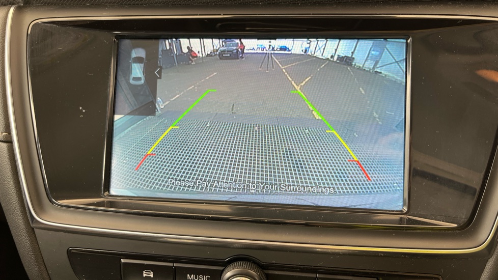 MG MG5 reverse camera