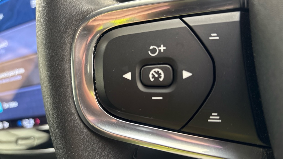 VOLVO C40 cruise control