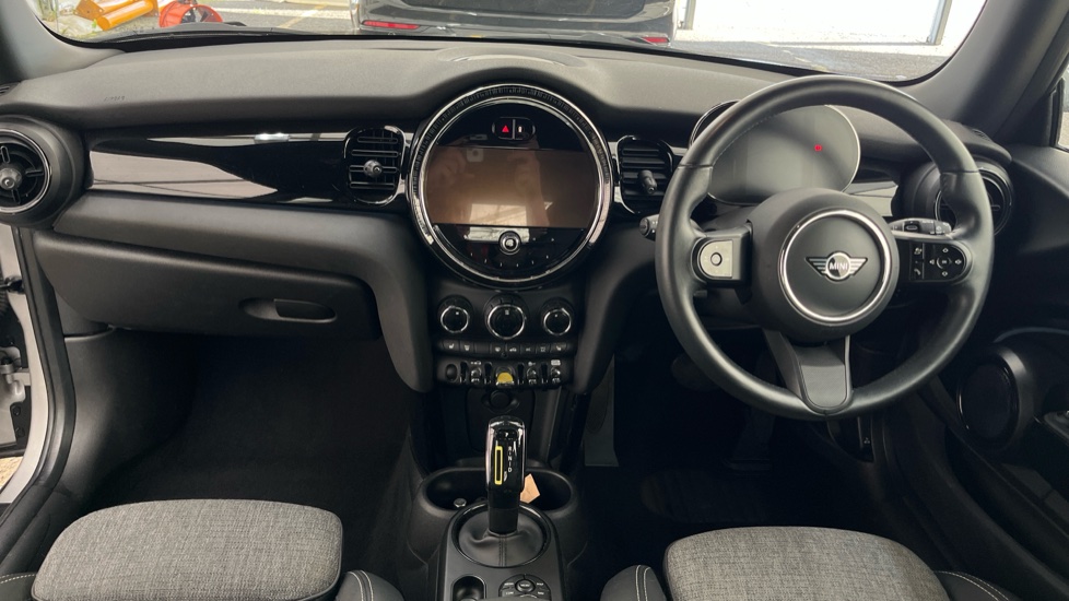 MINI HATCHBACK Image 11