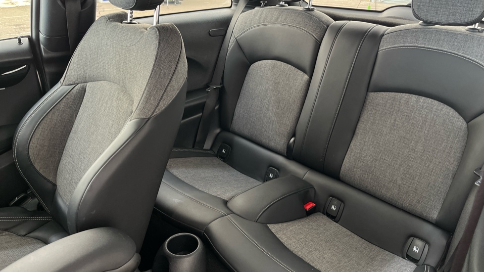 MINI HATCHBACK Image 14