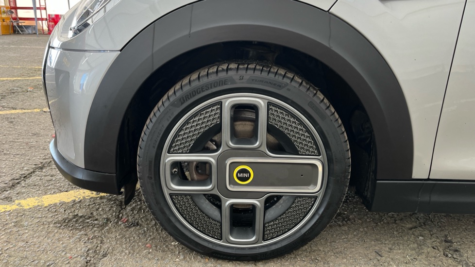 MINI HATCHBACK Image 17