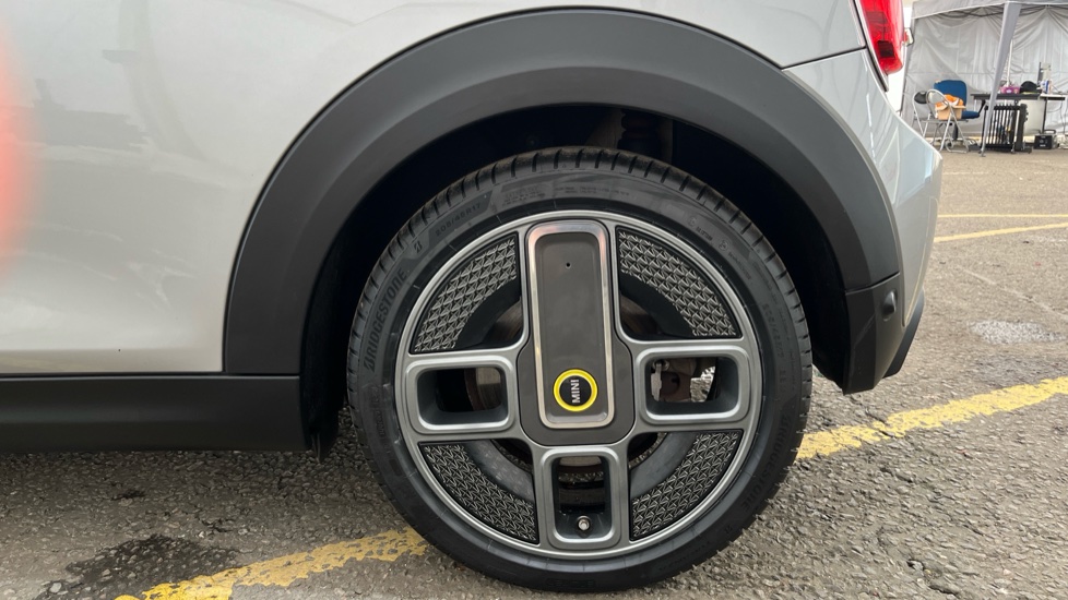 MINI HATCHBACK Image 18