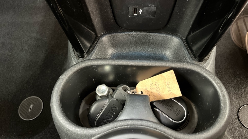 MINI HATCHBACK 2 keys