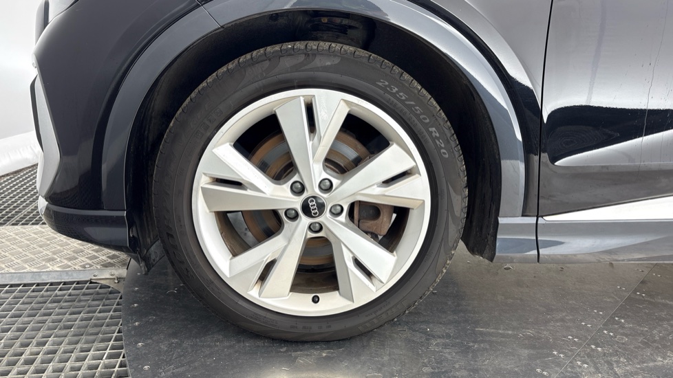 AUDI Q4 Image 17