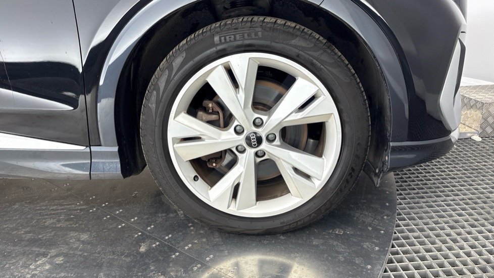 AUDI Q4 Image 20
