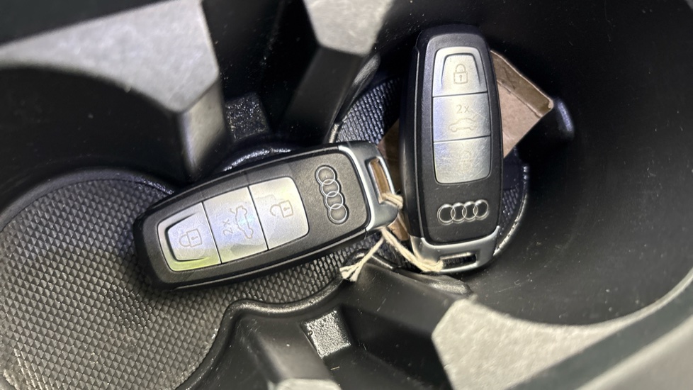 AUDI Q4 two keys