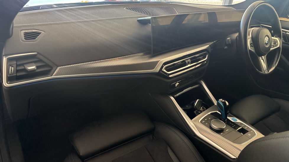 BMW I4 Image 10