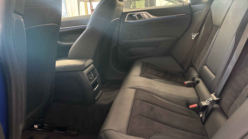BMW I4 Image 14