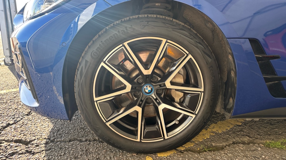 BMW I4 Image 17