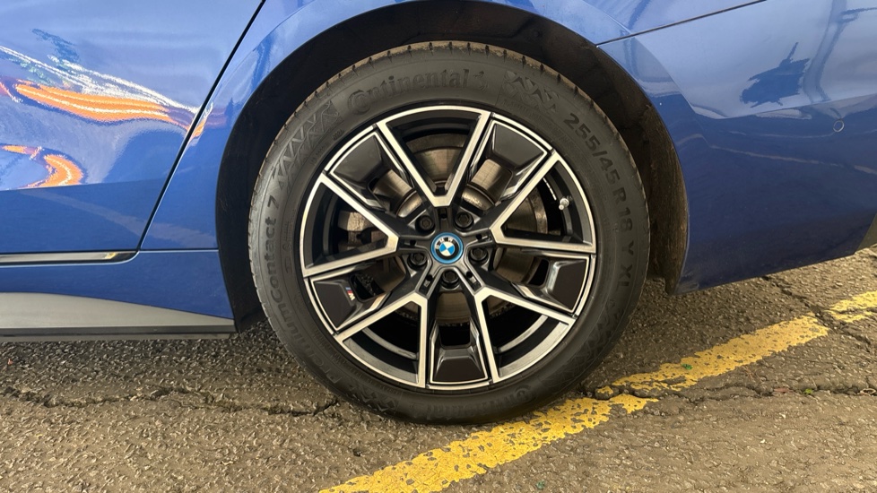 BMW I4 Image 18