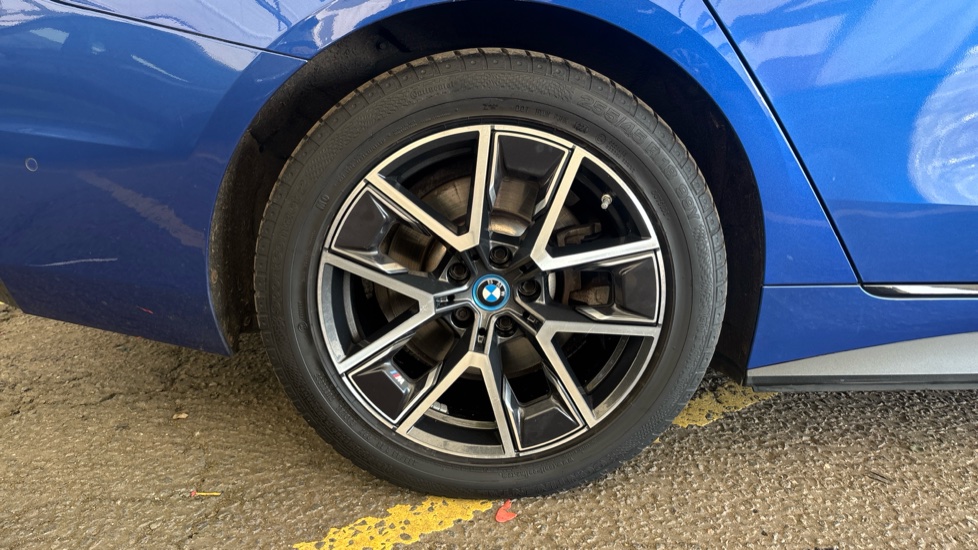 BMW I4 Image 19