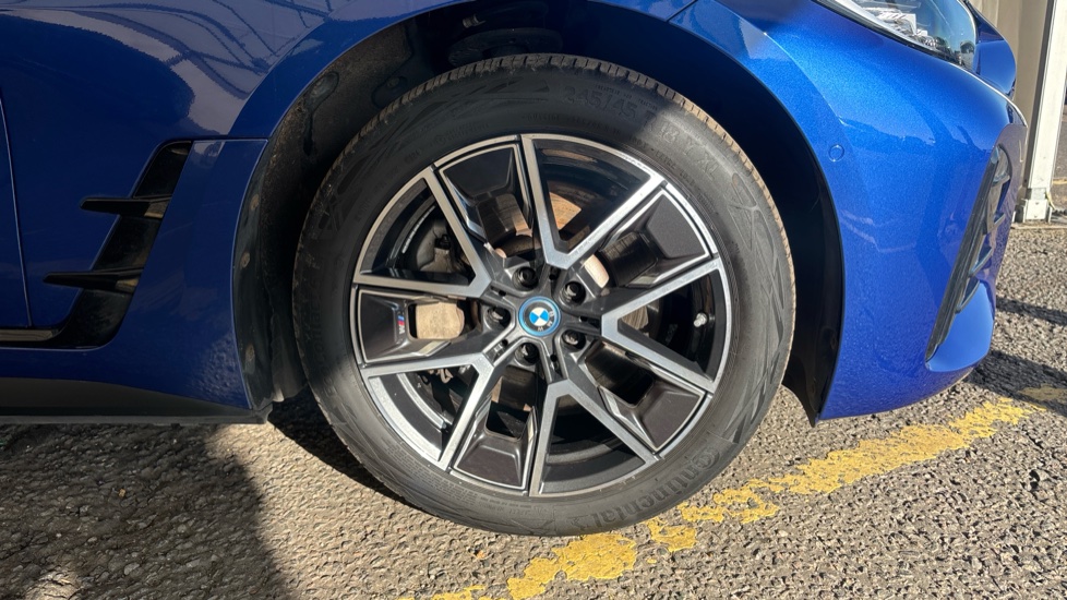 BMW I4 Image 20