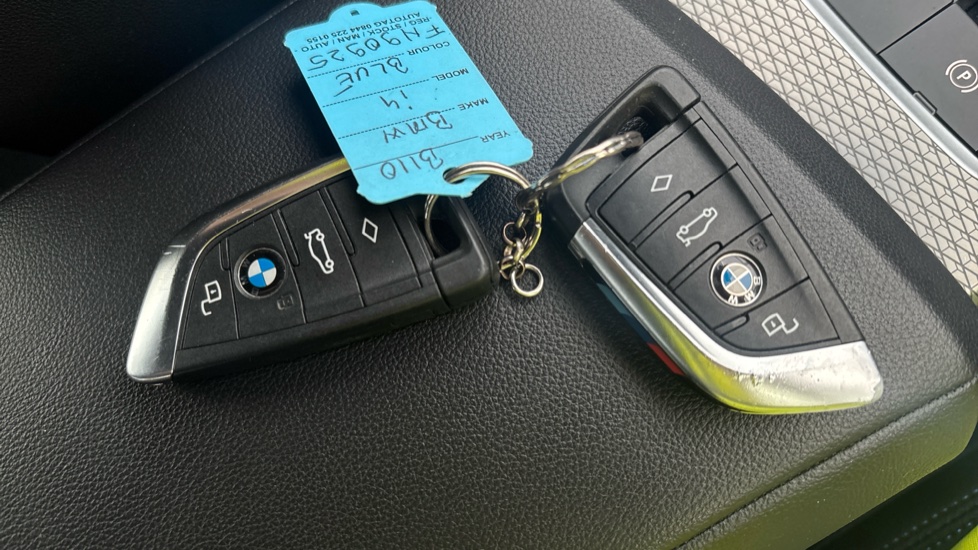 BMW I4 Two keys