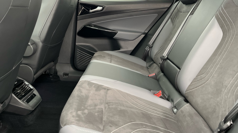 VOLKSWAGEN ID.4 Image 14