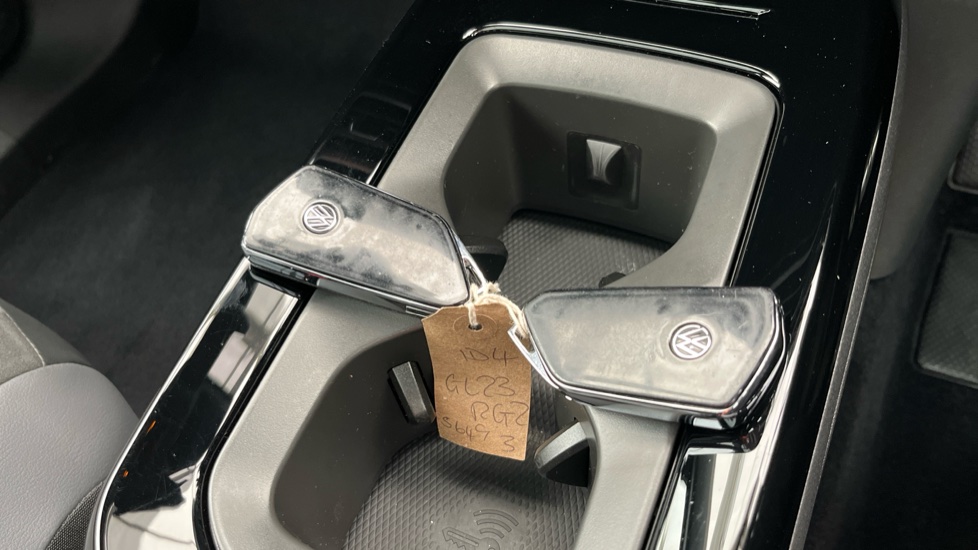 VOLKSWAGEN ID.4 2 keys available