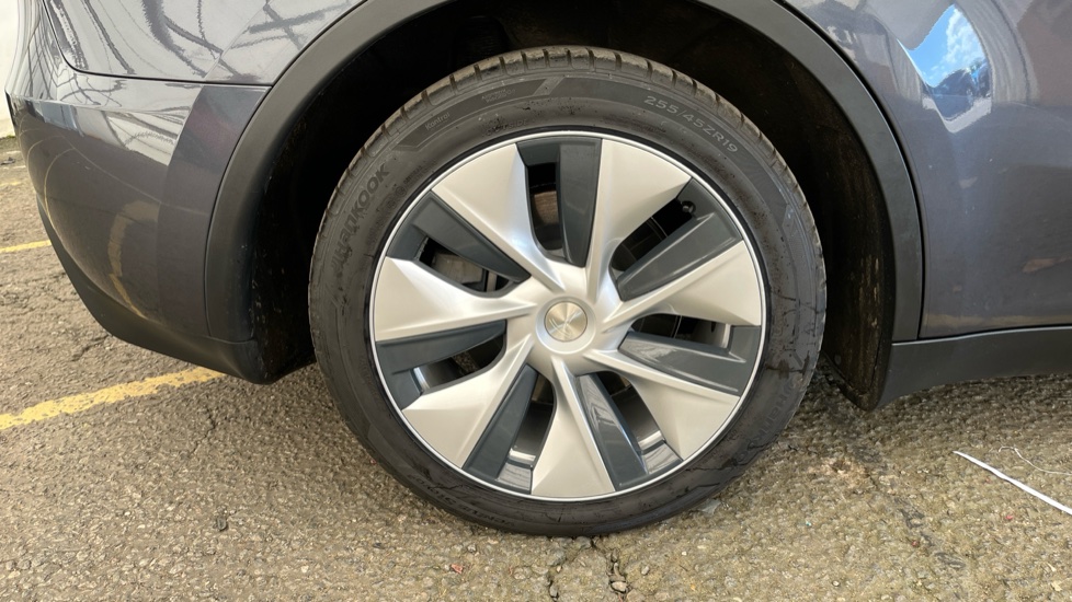 TESLA MODEL Y Image 19