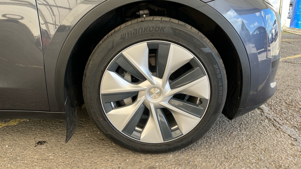 TESLA MODEL Y Image 20