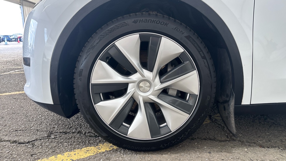 TESLA MODEL Y Image 17