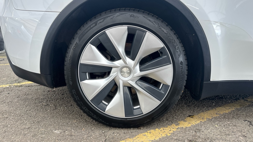 TESLA MODEL Y Image 19