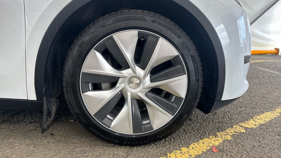 TESLA MODEL Y Image 20