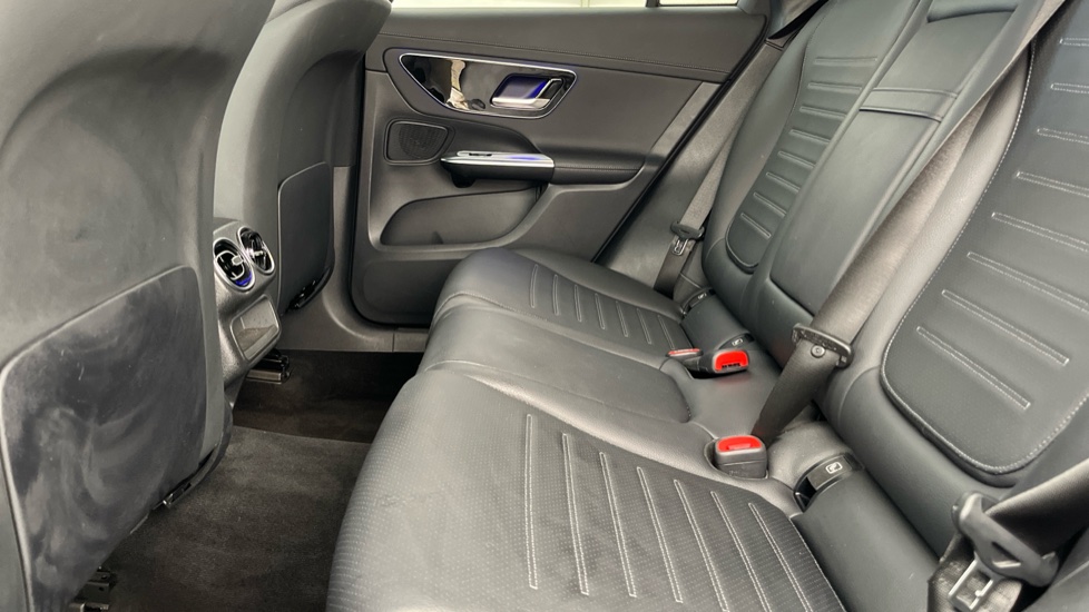 MERCEDES GLC Image 14