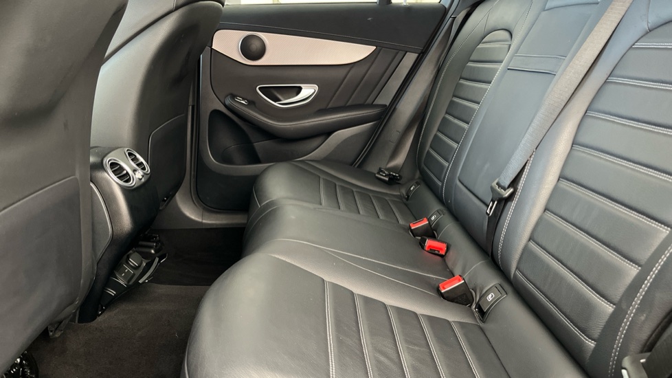 MERCEDES EQC Image 14