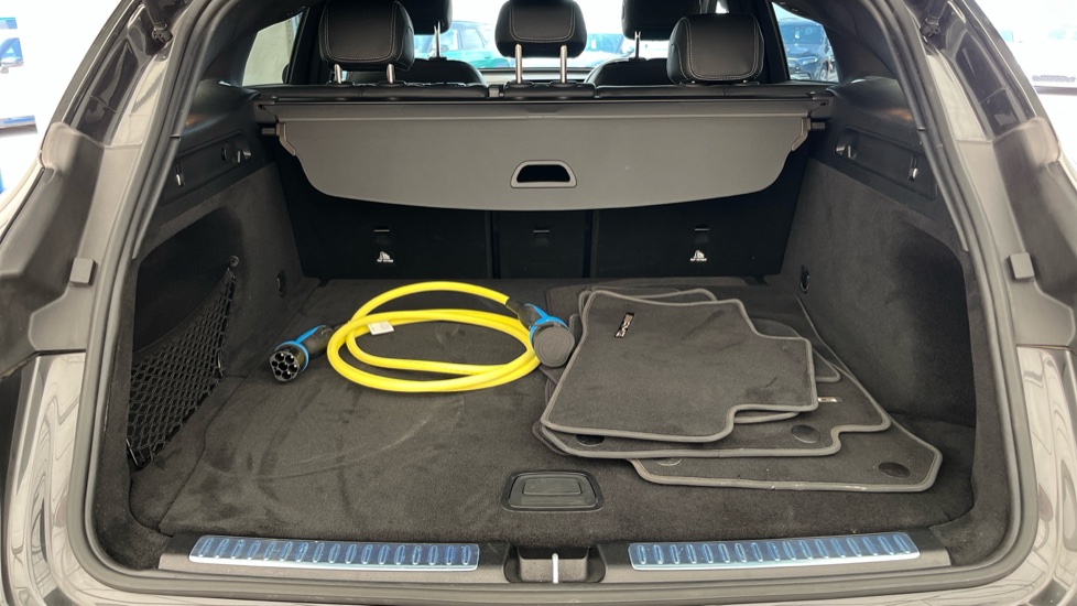 MERCEDES EQC Image 15
