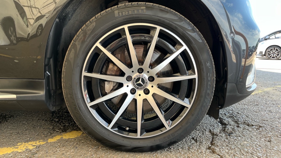 MERCEDES EQC Image 20