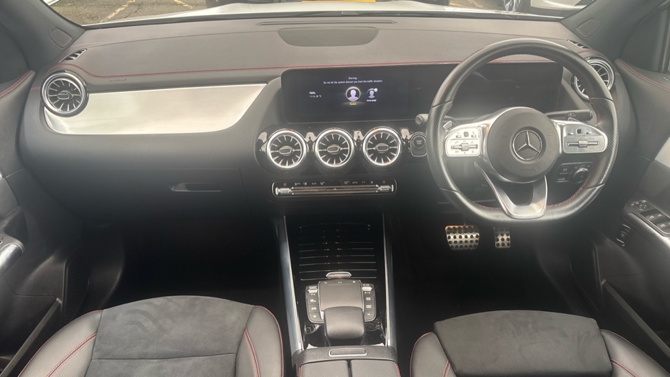MERCEDES EQA Image 11