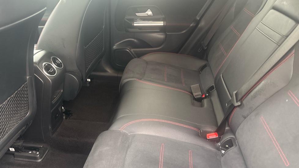 MERCEDES EQA Image 14