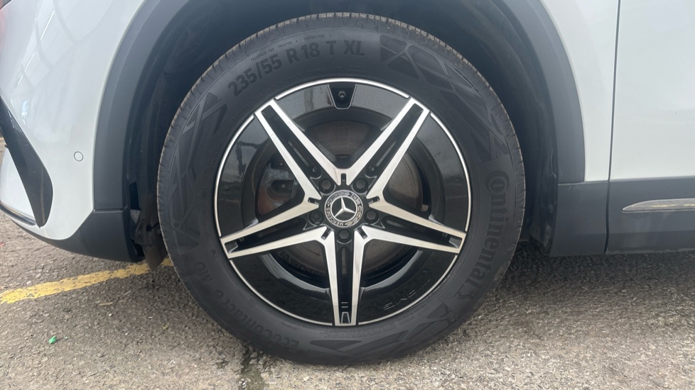 MERCEDES EQA Image 17