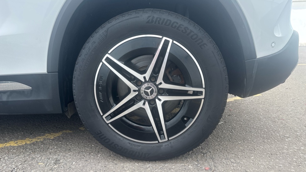 MERCEDES EQA Image 18