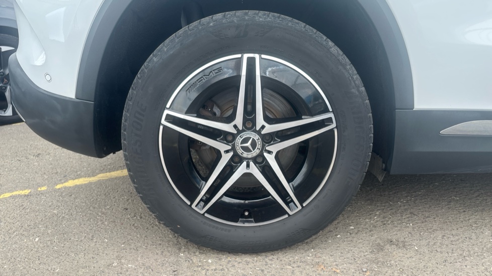 MERCEDES EQA Image 19